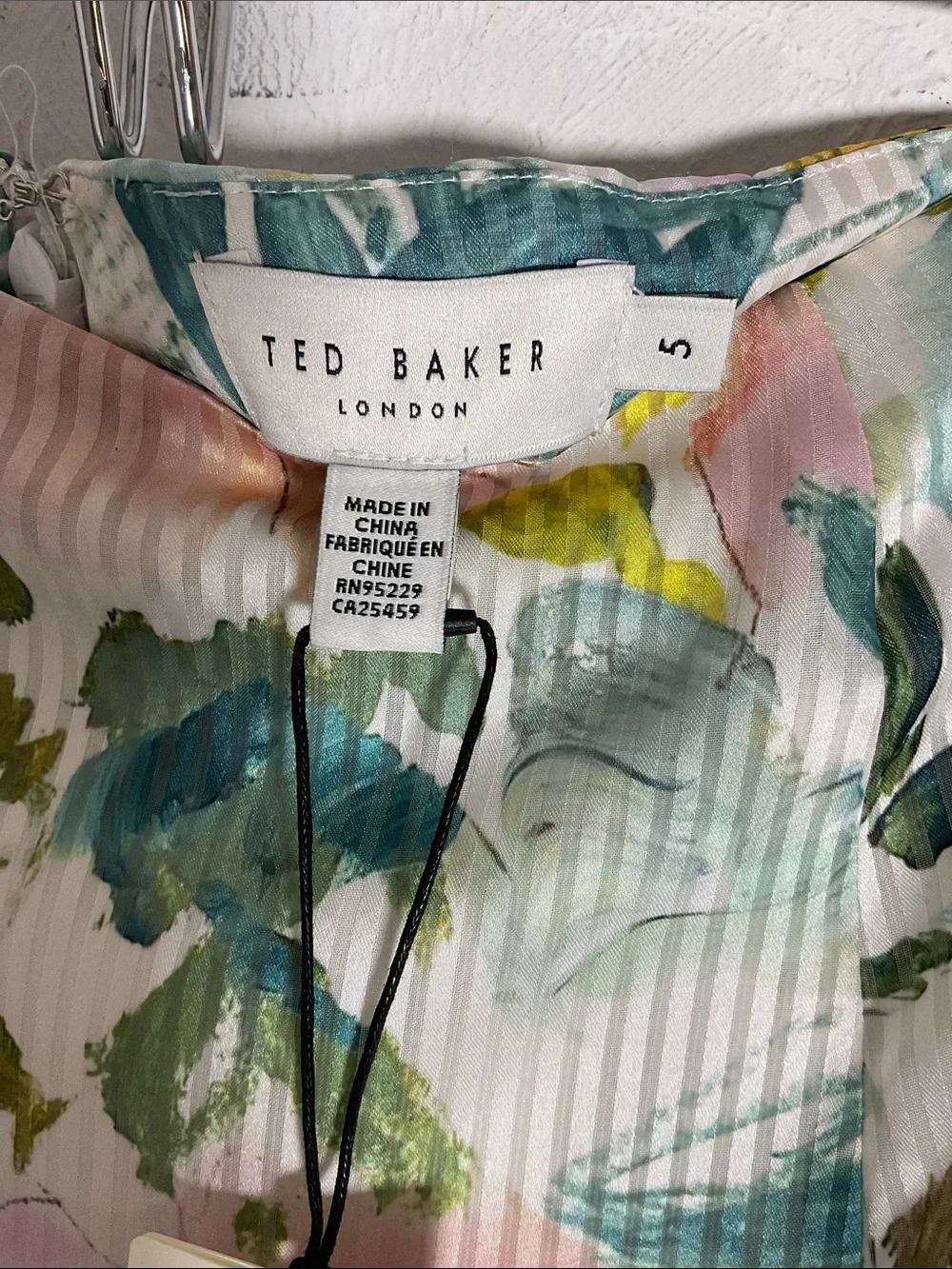 Ted Baker Pragsea Tiered Mini Skirt Floral Striped Size 5/12 US Ivory NWT - Picture 8 of 10